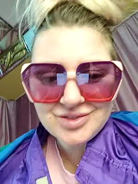 Snapshot of LadyLolyPop_ chatting on May 8, 3:34 am LadyLolyPop online show from May 8, 3:34 am