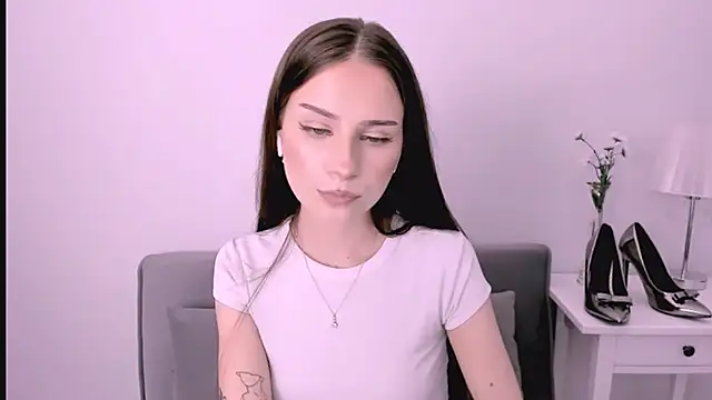 EmilyDarling online show from April 30, 8:57 pm