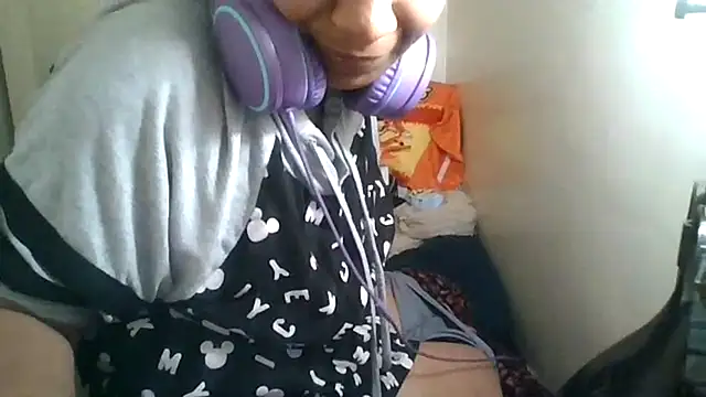 Snapshot of Daszler chatting on February 18, 7:43 am Daszler online show from February 18, 7:43 am