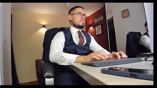 Snapshot of thesexlawyer1 chatting on December 20, 4:30 am thesexlawyer1 online show from December 20, 4:30 am