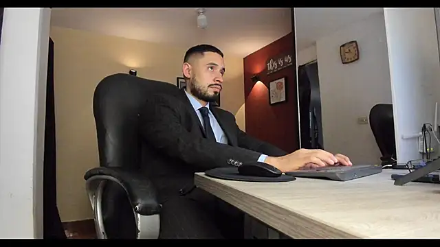 Snapshot of thesexlawyer1 chatting on January 6, 2:48 am thesexlawyer1 online show from January 6, 2:48 am