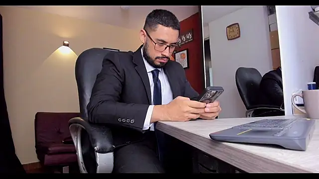 Snapshot of thesexlawyer1 chatting on February 20, 3:36 am thesexlawyer1 online show from February 20, 3:36 am