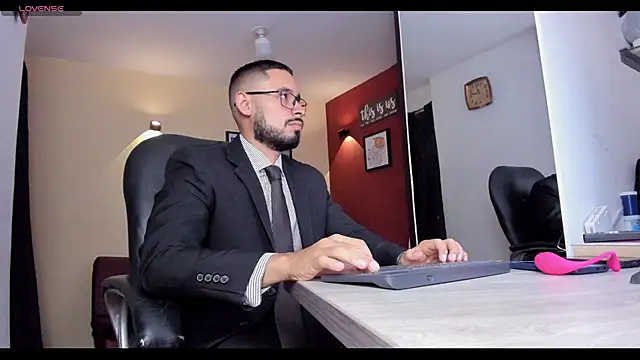 Snapshot of thesexlawyer1 chatting on February 22, 3:40 am thesexlawyer1 online show from February 22, 3:40 am