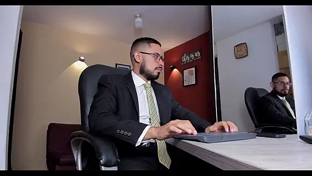 Snapshot of thesexlawyer1 chatting on March 3, 3:01 am thesexlawyer1 online show from March 3, 3:01 am