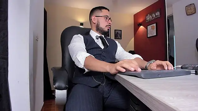 Snapshot of thesexlawyer1 chatting on March 18, 2:37 am thesexlawyer1 online show from March 18, 2:37 am