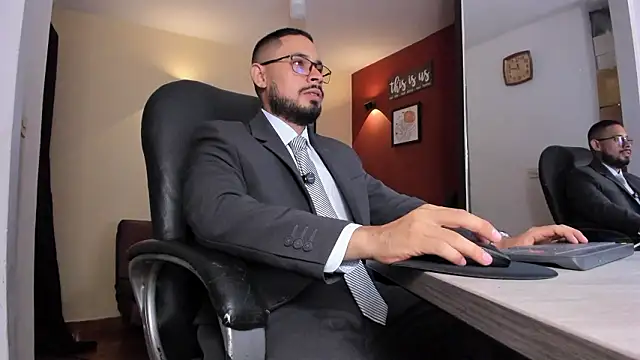 Snapshot of thesexlawyer1 chatting on March 29, 4:45 am thesexlawyer1 online show from March 29, 4:45 am