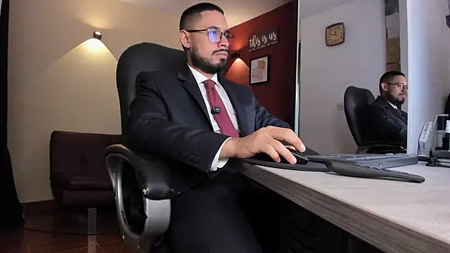 Snapshot of thesexlawyer1 chatting on March 31, 3:08 am thesexlawyer1 online show from March 31, 3:08 am