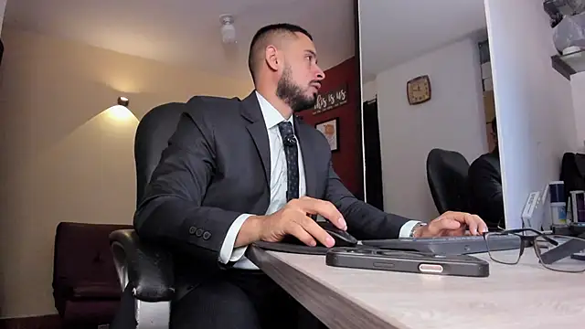 Snapshot of thesexlawyer1 chatting on April 2, 3:59 am thesexlawyer1 online show from April 2, 3:59 am