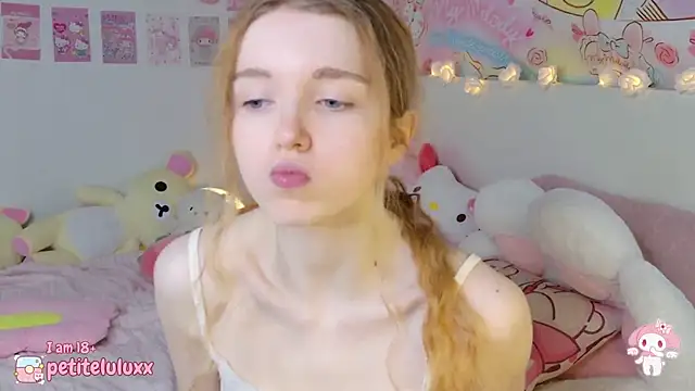 petiteluluxx online show from December 14, 8:56 am