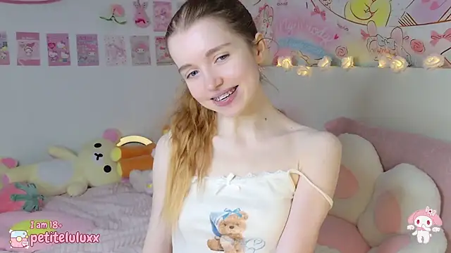 petiteluluxx online show from January 9, 8:55 am
