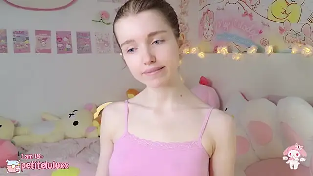petiteluluxx online show from January 26, 8:46 am