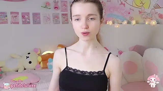 petiteluluxx online show from February 6, 9:00 am