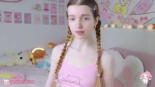 petiteluluxx online show from February 9, 9:16 am