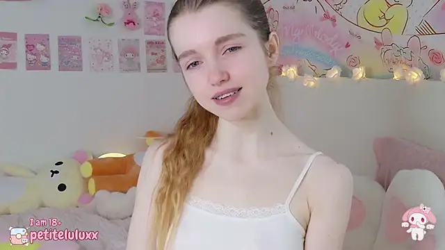 petiteluluxx online show from February 18, 8:59 am