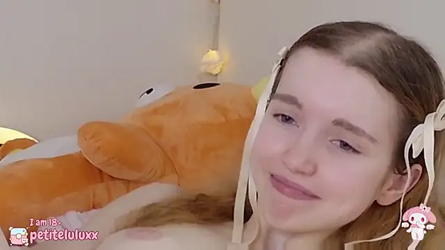 petiteluluxx online show from March 4, 8:57 am