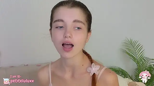 petiteluluxx online show from September 13, 8:58 am