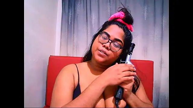 Snapshot of Indian_Lola00 chatting on September 26, 5:06 pm Indian Lola00 online show from September 26, 5:06 pm