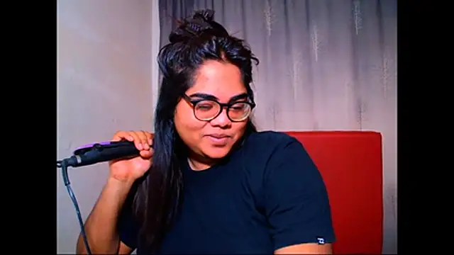 Snapshot of Indian_Lola00 chatting on November 18, 6:34 pm Indian Lola00 online show from November 18, 6:34 pm