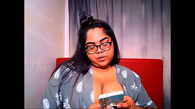 Snapshot of Indian_Lola00 chatting on December 16, 5:40 pm Indian Lola00 online show from December 16, 5:40 pm