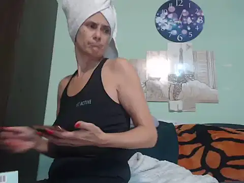 Snapshot of SexyGioconda chatting on February 5, 8:14 pm SexyGioconda online show from February 5, 8:14 pm