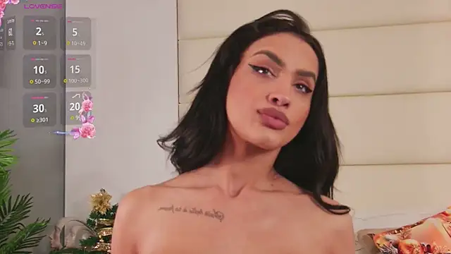 Snapshot of AylinRoss chatting on December 19, 8:45 am AylinRoss online show from December 19, 8:45 am