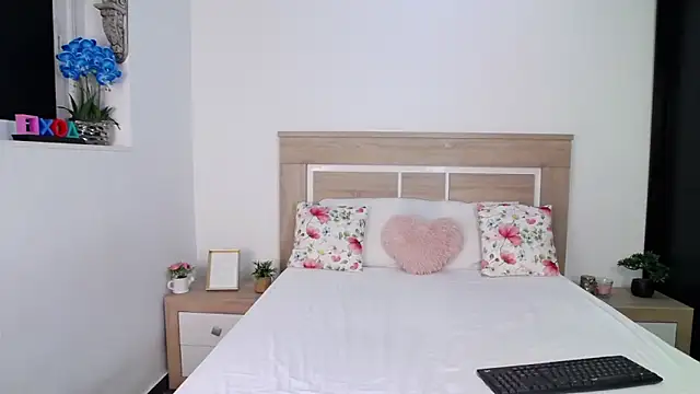 Snapshot of AylinRoss chatting on September 20, 8:21 pm AylinRoss online show from September 20, 8:21 pm