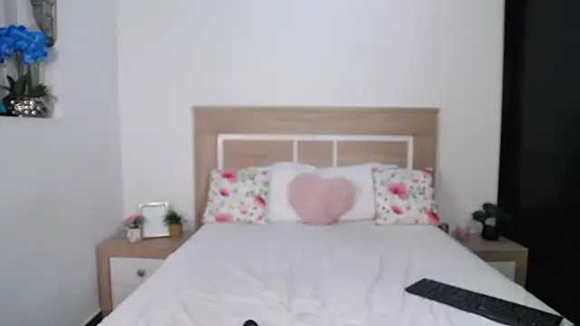 Snapshot of AylinRoss chatting on October 17, 6:21 pm AylinRoss online show from October 17, 6:21 pm