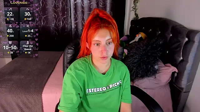 Snapshot of Violetaarey chatting on April 15, 5:31 pm Violetaarey online show from April 15, 5:31 pm