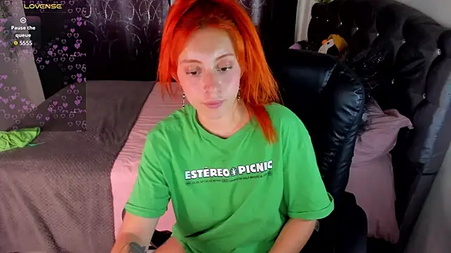 Snapshot of Violetaarey chatting on April 15, 7:58 pm Violetaarey online show from April 15, 7:58 pm