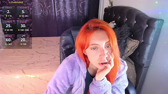 Snapshot of Violetaarey chatting on April 20, 9:49 pm Violetaarey online show from April 20, 9:49 pm