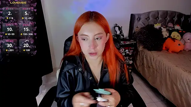 Snapshot of Violetaarey chatting on April 30, 4:46 pm Violetaarey online show from April 30, 4:46 pm