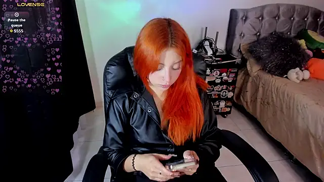 Snapshot of Violetaarey chatting on April 30, 8:57 pm Violetaarey online show from April 30, 8:57 pm