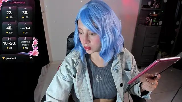 Snapshot of Violetaarey chatting on May 12, 9:23 pm Violetaarey online show from May 12, 9:23 pm