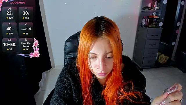 Snapshot of Violetaarey chatting on May 19, 3:24 am Violetaarey online show from May 19, 3:24 am