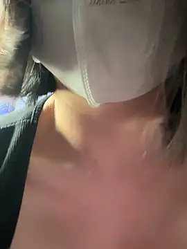 Snapshot of May-Squirt chatting on March 4, 5:32 am May-Squirt online show from March 4, 5:32 am
