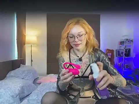 Snapshot of juicyshow_ chatting on September 19, 12:56 am juicyshow online show from September 19, 12:56 am