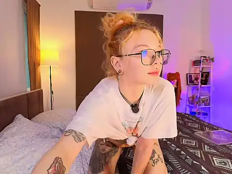 Snapshot of juicyshow_ chatting on October 10, 12:20 am juicyshow online show from October 10, 12:20 am