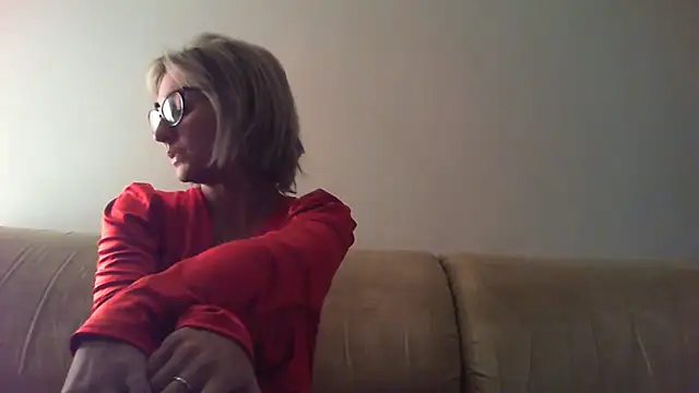Snapshot of sexy_blondie92 chatting on January 16, 10:44 pm sexy blondie92 online show from January 16, 10:44 pm