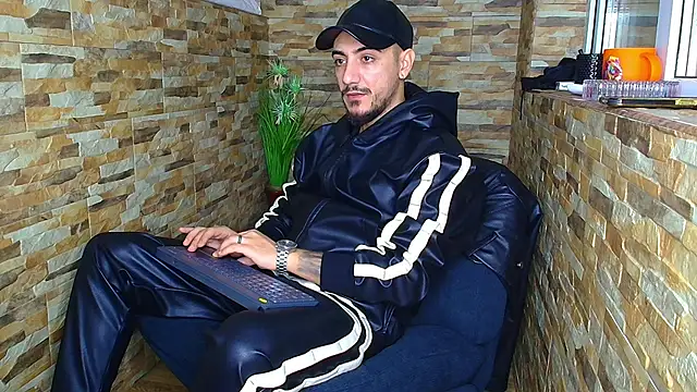 AndrewBanner online show from December 20, 4:42 am