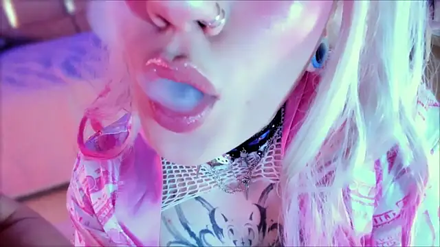 Snapshot of Broklinwhite_ chatting on December 5, 2:25 pm Broklinwhite online show from December 5, 2:25 pm