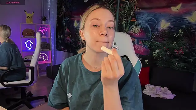 TiffanyBatson online show from December 3, 3:09 am