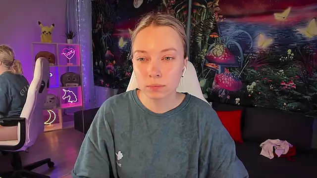 TiffanyBatson online show from December 4, 4:54 am