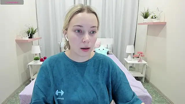 TiffanyBatson online show from December 29, 12:12 pm