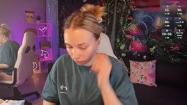 TiffanyBatson online show from February 5, 4:37 am