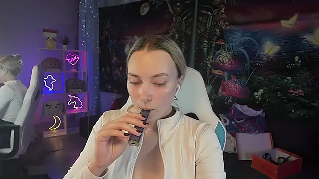 TiffanyBatson online show from February 5, 7:39 am