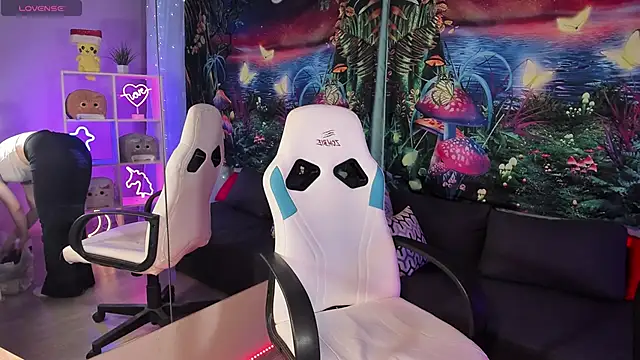 TiffanyBatson online show from February 23, 3:13 am