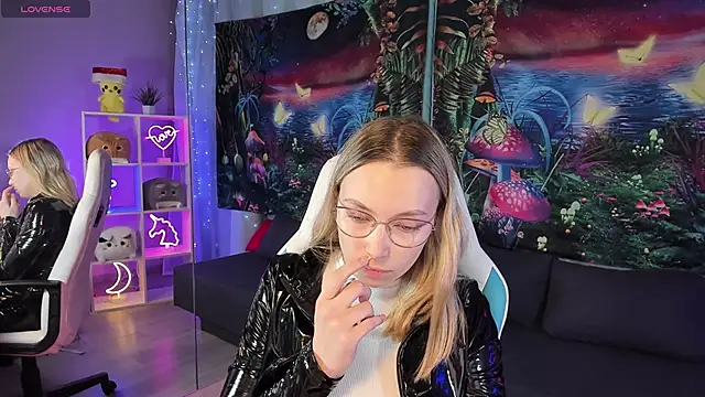 TiffanyBatson online show from February 23, 12:27 pm