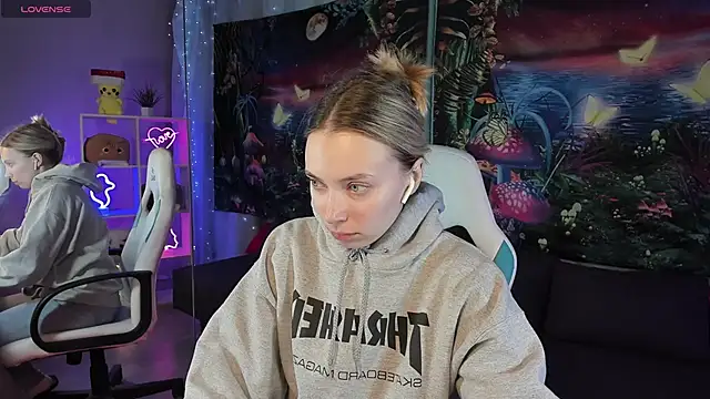 TiffanyBatson online show from February 25, 3:42 am