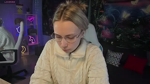 TiffanyBatson online show from March 12, 4:19 am