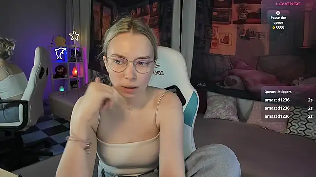 TiffanyBatson online show from March 13, 7:31 am